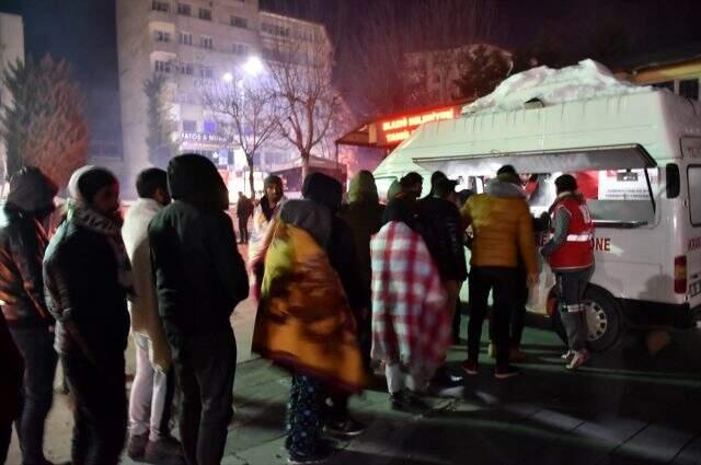 Meteoroloji, deprem bölgesinde hava sıcaklığının artış göstereceğini duyurdu