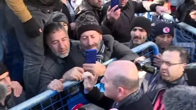 Mustafa Paşa Mahallesi'nde enkaz altından bir kişi daha sağ çıkarıldı - Süleyman Soylu Mustafa Paşa Mahallesi'nde enkaz altından bir kişi daha sağ çıkarıldı - Süleyman Soylu