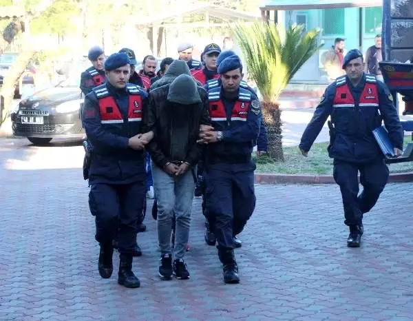 Otel lojmanından klima ve musluk çalan 5 şüpheli tutuklandı Otel lojmanından klima ve musluk çalan 5 şüpheli tutuklandı
