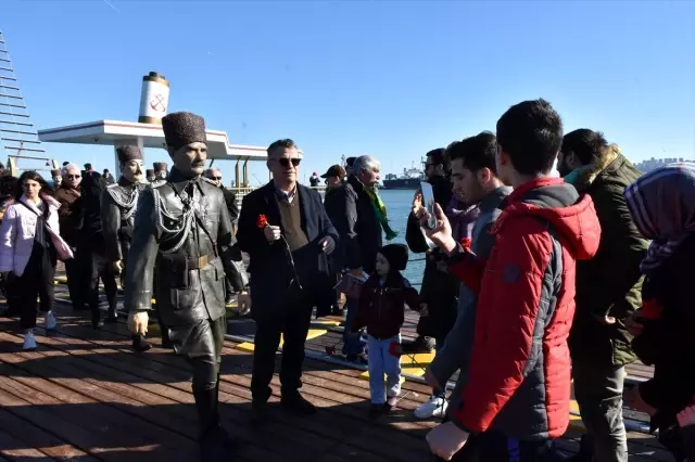Samsun'da mübadiller atalarını denize karanfil bırakarak andı