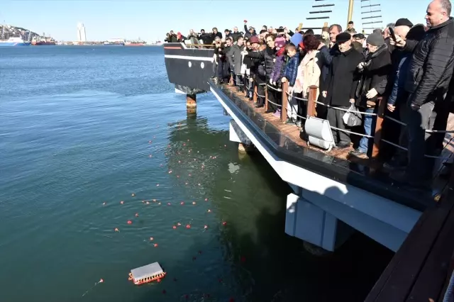 Samsun'da mübadiller atalarını denize karanfil bırakarak andı
