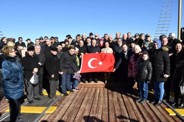 Samsun'da mübadiller atalarını denize karanfil bırakarak andı