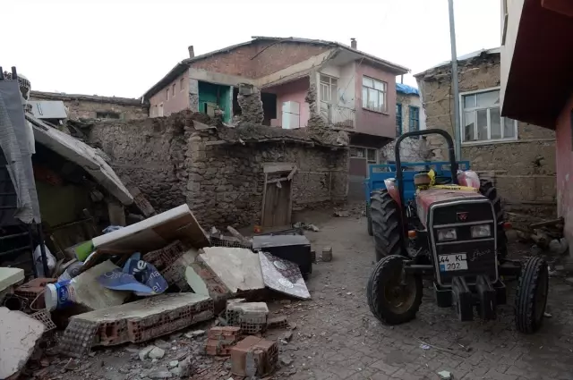 Son dakika: Elazığ'da 6 aylık hamile bir kadın enkazdan sağ olarak kurtarıldı Son dakika: Elazığ'da 6 aylık hamile bir kadın enkazdan sağ olarak kurtarıldı