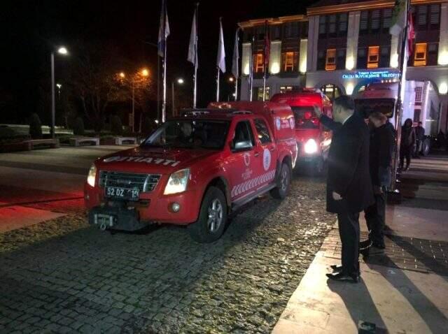Türkiye Elazığ için seferber oldu! Ekipler yola çıktı, vatandaşlar yardım malzemesi gönderdi