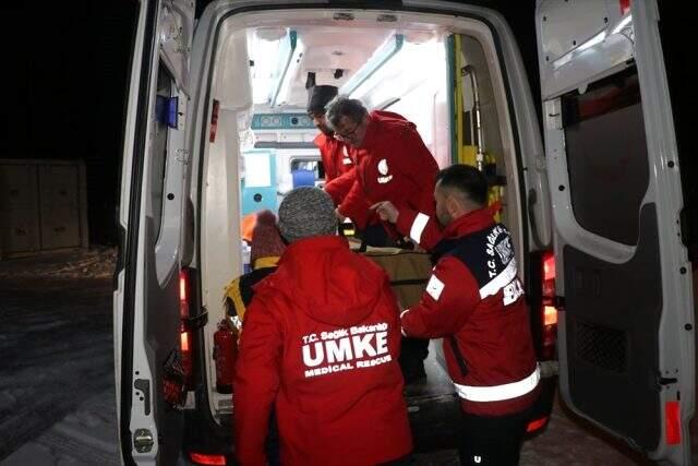 Türkiye Elazığ için seferber oldu! Ekipler yola çıktı, vatandaşlar yardım malzemesi gönderdi