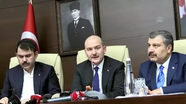 Üç bakan Elazığ'daki kriz merkezinSoylu: 'Elazığ'da şu anda 30 vatandaşımızı arama-kurtarma... Üç bakan Elazığ'daki kriz merkezinSoylu: 'Elazığ'da şu anda 30 vatandaşımızı arama-kurtarma...