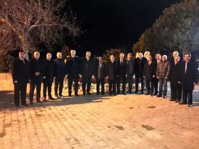Burhaniye'de Müftü Öz için uğurlama yemeği düzenlendi Burhaniye'de Müftü Öz için uğurlama yemeği düzenlendi