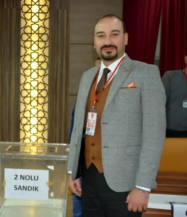 CHP Yunusemre'de yeni başkan Yalçın Arcak CHP Yunusemre'de yeni başkan Yalçın Arcak