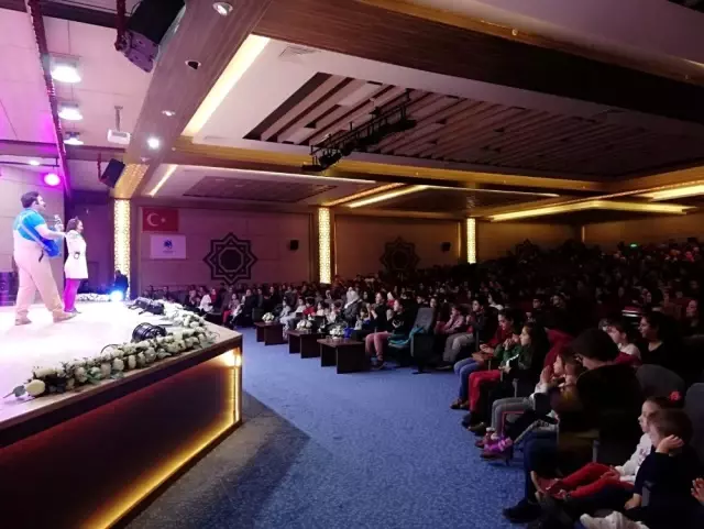 Çocuklar 'Kamptaki sürpriz' oyununu çok sevdi Çocuklar 'Kamptaki sürpriz' oyununu çok sevdi