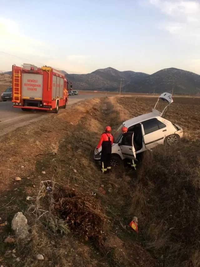 Denizli'de otomobil şarampole girdi: 2 çocuk yaralı
