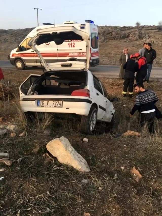 Denizli'de otomobil şarampole girdi: 2 çocuk yaralı