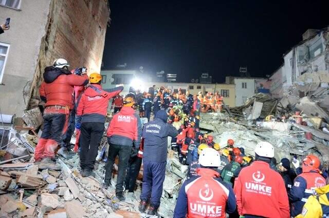 Depremin ardından Elazığ ve Malatya'da 73 bina yıkıldı