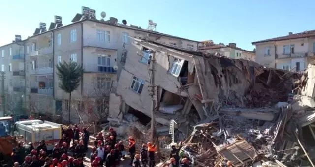 Elazığ'da 6.8 şiddetindeki depremin ardından 788 artçı sarsıntı yaşandı