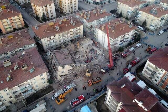 Elazığ'da arama kurtarma çalışmaları devam ediyor