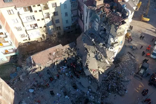 Elazığ'da arama kurtarma çalışmaları drone ile görüntülendi