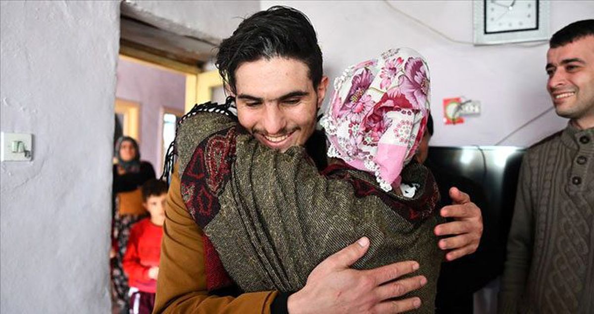 Kızılay, depremzedeleri kurtaran Suriyeli Mahmud'u ailesine kavuşturmak için harekete geçti