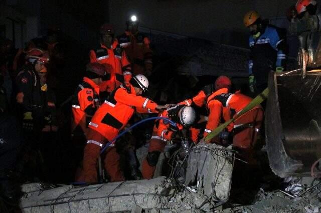 Elazığ'daki deprem sonrası ölü sayısı artıyor