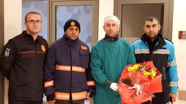 Elazığ depremin simgesi Azize Çelik hastanede kurtarıcısı olan itfaiye erinin ismini sayıkladı