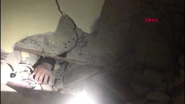 Elazığ depremin simgesi Azize Çelik hastanede kurtarıcısı olan itfaiye erinin ismini sayıkladı