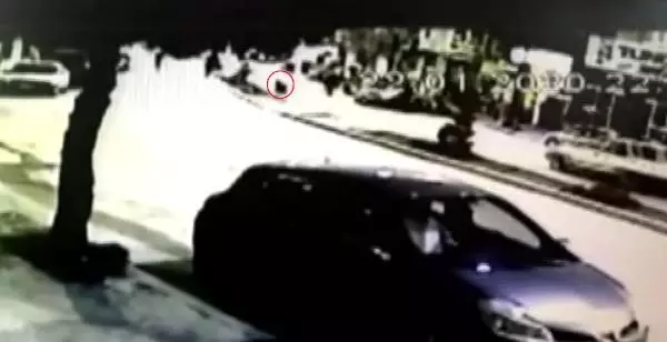 Emre'nin öldürüldüğü bıçaklı kavga güvenlik kamerasında Emre'nin öldürüldüğü bıçaklı kavga güvenlik kamerasında