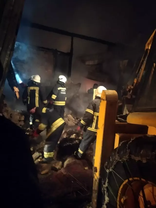 Konya'nın Beyşehir ilçesinde ev yangını: 3 ölü Konya'nın Beyşehir ilçesinde ev yangını: 3 ölü