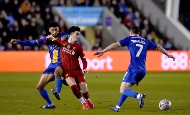 Liverpool, 2-0 öne geçtiği maçta Shrewsbury'le 2-2 berabere kaldı