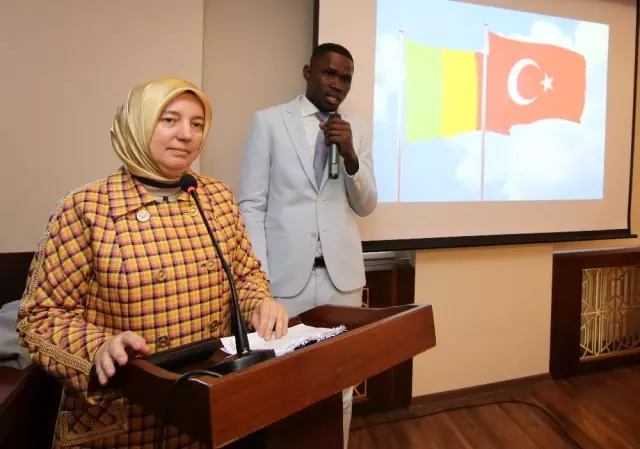 Mali'li Öğrenciler depremde yaşamını yitirenleri andı Mali'li Öğrenciler depremde yaşamını yitirenleri andı