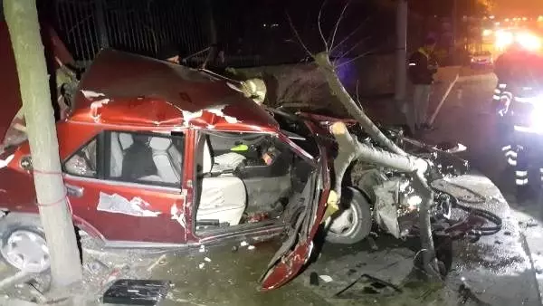 Maslak'ta takla atan otomobil hurdaya döndü: 1'i ağır, 3 yaralı Maslak'ta takla atan otomobil hurdaya döndü: 1'i ağır, 3 yaralı