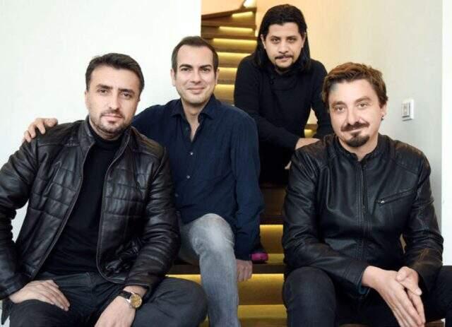 Mor ve Ötesi'nden depremzedelere anlamlı destek! Hayranları konsere ellerinde malzemelerle geldi
