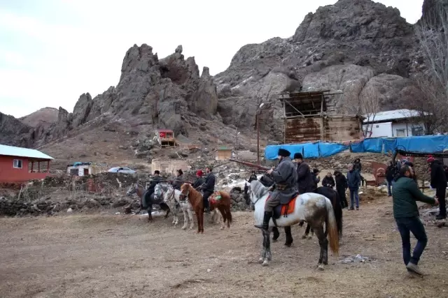 'Oltu İslam Şura Hükümeti'nin belgeseli çekiliyor 'Oltu İslam Şura Hükümeti'nin belgeseli çekiliyor