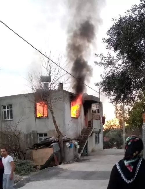 Sobadan çıkan kıvılcım evi yaktı