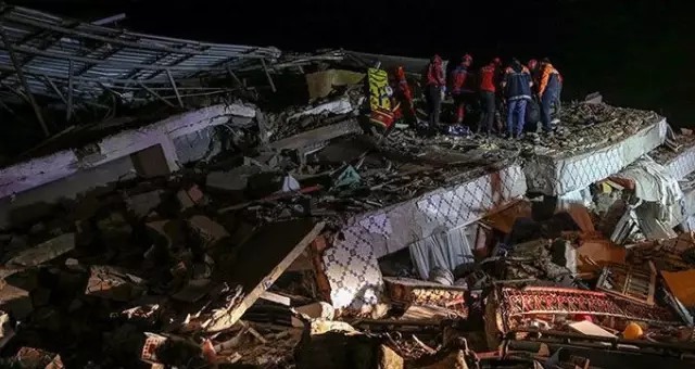 Son Dakika: Elazığ'daki 6.8 büyüklüğündeki depremde ölü sayısı 39'a yükseldi