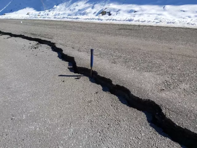 Yerbilimleri Araştırma Ekibi Elazığ'da araştırma yaptı Yerbilimleri Araştırma Ekibi Elazığ'da araştırma yaptı