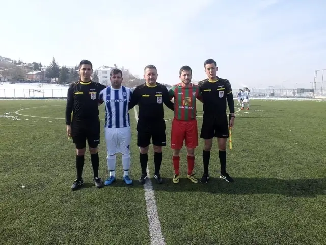 8 sarı, 2 kırmızı kartın çıktığı maçın kazananı olmadı 8 sarı, 2 kırmızı kartın çıktığı maçın kazananı olmadı