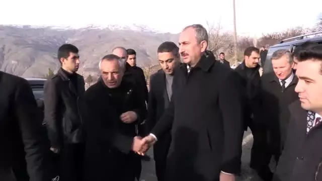 Adalet Bakanı Gül, Doğanyol’da depremzedeleri ziyaret etti
