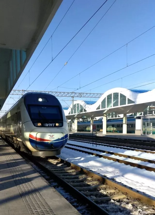 Ankara-İzmir YHT hattında obruk tehlikesi Ankara-İzmir YHT hattında obruk tehlikesi