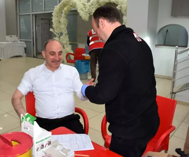 Başkan Kılıç'tan 'Kan ver hayat kurtar' kampanyasına destek Başkan Kılıç'tan 'Kan ver hayat kurtar' kampanyasına destek