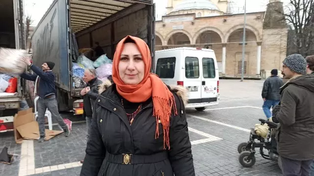 Düzce'den depremzedelere yardımlar devam ediyor Düzce'den depremzedelere yardımlar devam ediyor