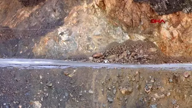 Malatya'da, 2 ilçedeki yollarda deprem sonrası çatlaklar oluştu