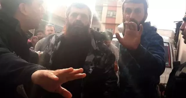 Yaralının yakınları görüntü çekmeye çalışan muhabirlere saldırdı