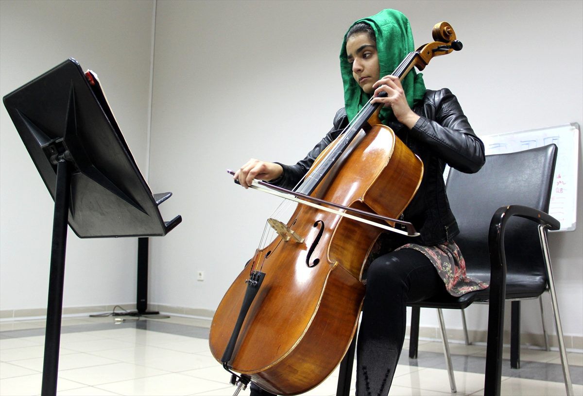 Afganistanlı Şah Peray'ın en büyük hayali Türkiye'de çello konseri vermek