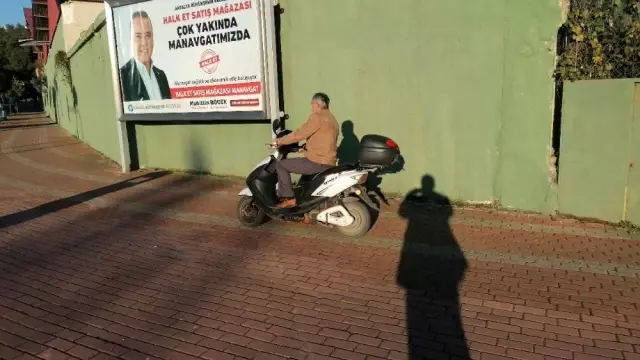 Alkollü elektrikli bisiklet sürücüsü kazanın ardından bisikletini alıp gitti Alkollü elektrikli bisiklet sürücüsü kazanın ardından bisikletini alıp gitti