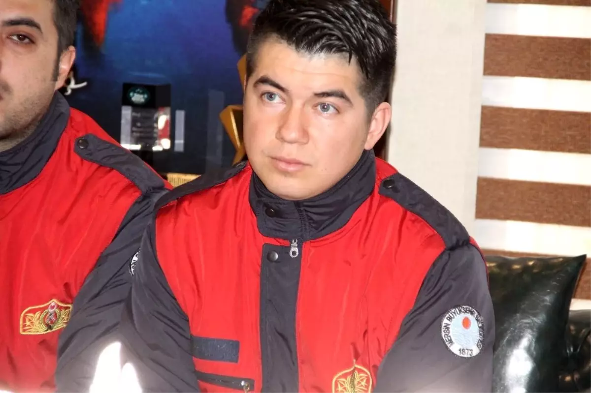 Azize Çelik'i kurtaran itfaiye eri: 'O el, umudun eli oldu'