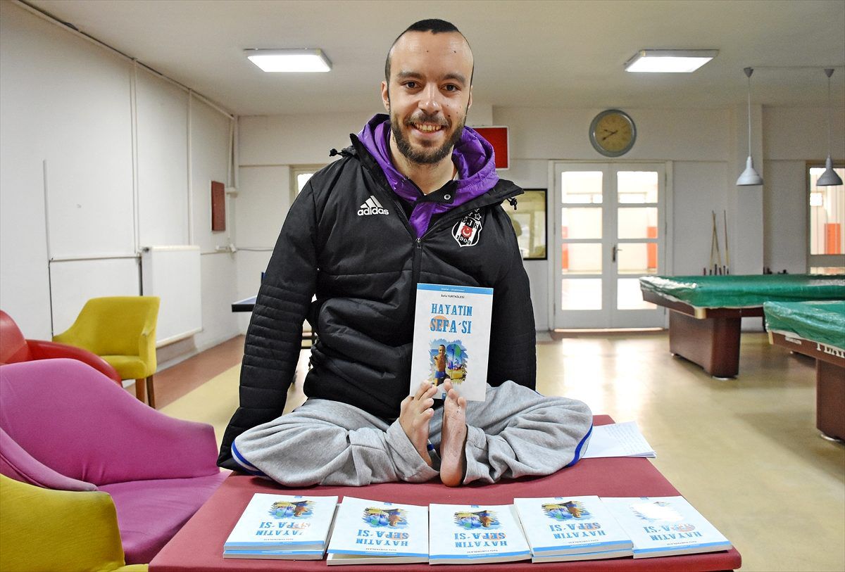 Bedensel engelli milli yüzücü sol ayağıyla hikayesini yazdı