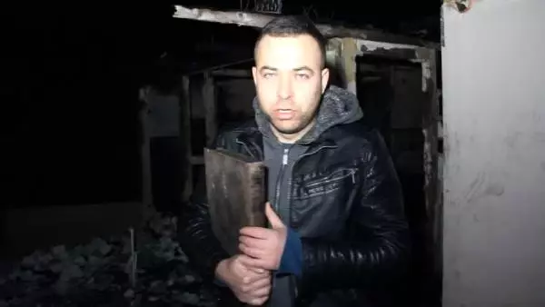 İki katlı evin çatı katı, çıkan yangında küle döndü! Sadece Kur'an-ı Kerim yanmadı.