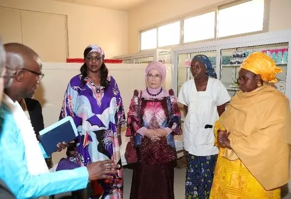 Emine Erdoğan, Senegal'de rehabilitasyon merkezi açılışını yaptı Emine Erdoğan, Senegal'de rehabilitasyon merkezi açılışını yaptı