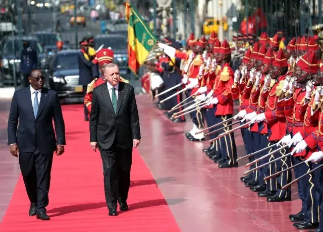 Erdoğan Senegal'de resmi törenle karşılandı Erdoğan Senegal'de resmi törenle karşılandı