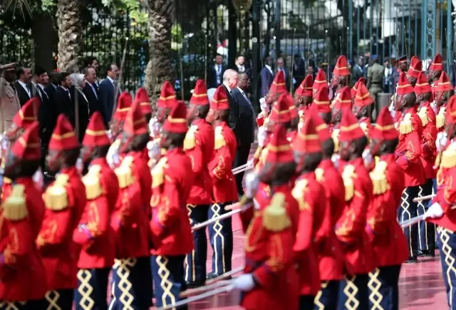 Erdoğan Senegal'de resmi törenle karşılandı Erdoğan Senegal'de resmi törenle karşılandı