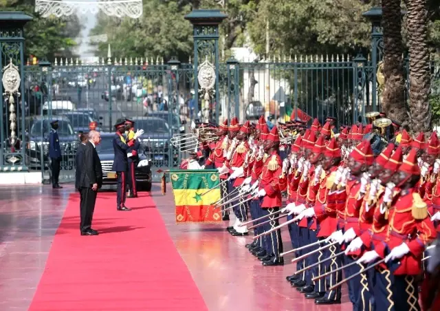 Erdoğan Senegal'de resmi törenle karşılandı Erdoğan Senegal'de resmi törenle karşılandı