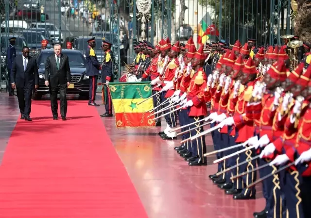 Erdoğan Senegal'de resmi törenle karşılandı Erdoğan Senegal'de resmi törenle karşılandı